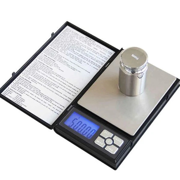 ترازو دیجیتال 500 گرم نوت بوک مدل 5-1108 با دقت 0.01 گرم، صفحه استیل ضدزنگ، نمایشگر ال سی دی 5 رقمی و قابلیت خاموش شدن خودکار، همراه با دو عدد باتری نیم قلمی و واحدهای اندازهگیری متنوع